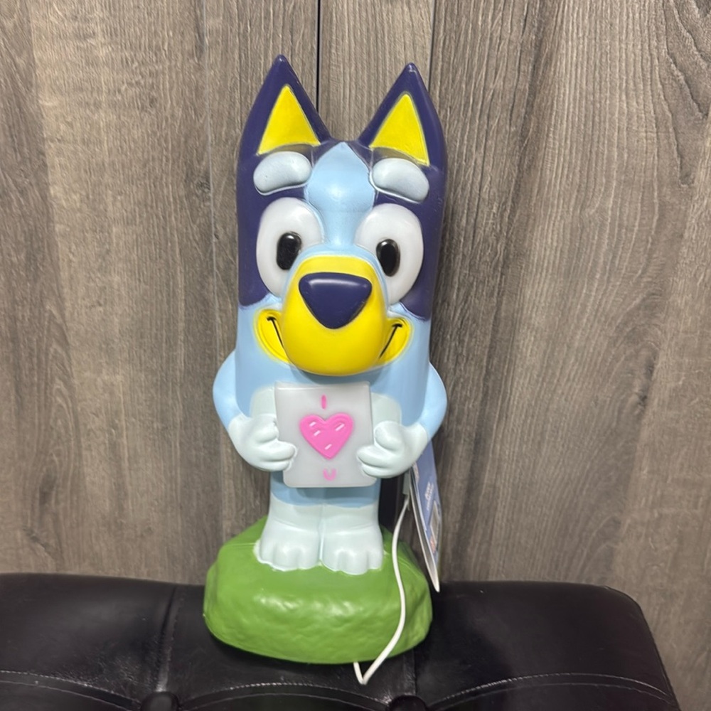 New Bluey Heeler With I Heart U Note Plastic Lighted Blow Mold With Tag